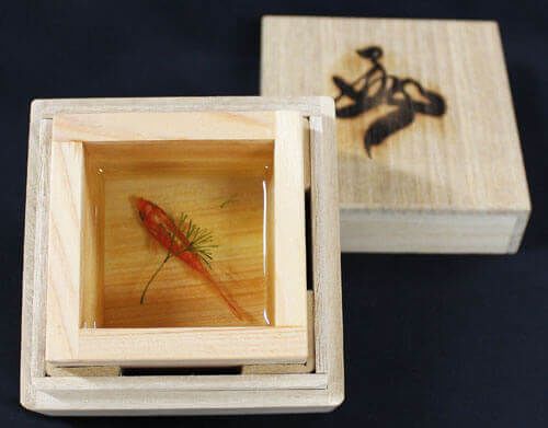 金魚酒（一合枡） | 深堀隆介 買取・作品 | 現代アート、絵画