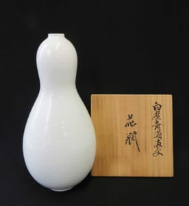 白磁青海波文花瓶