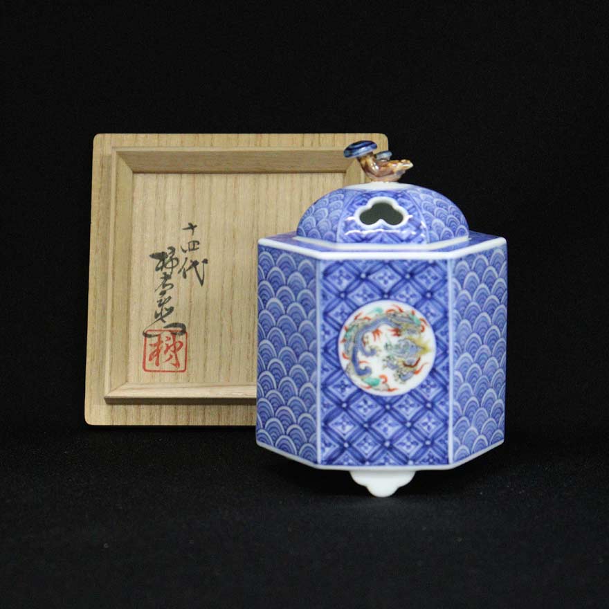 染錦龍地文六角香炉 | 酒井田柿右衛門 買取・作品 | 茶道具、陶磁器