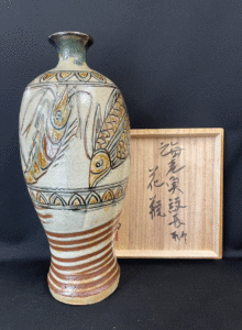 海老魚紋長形花瓶