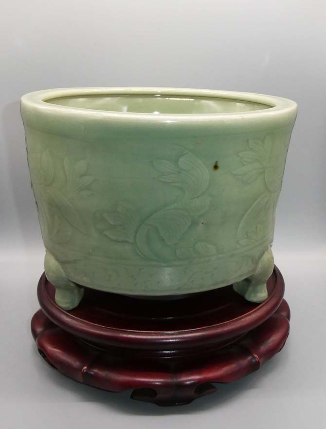 中国美術 七官青磁 三足 水盤 瓶掛 時代物(A880) 中国美術 七官青磁 三足 水盤 瓶掛 時代物(A880) - メルカリ
