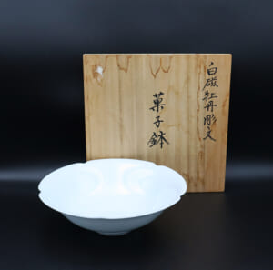 白磁牡丹彫文菓子鉢