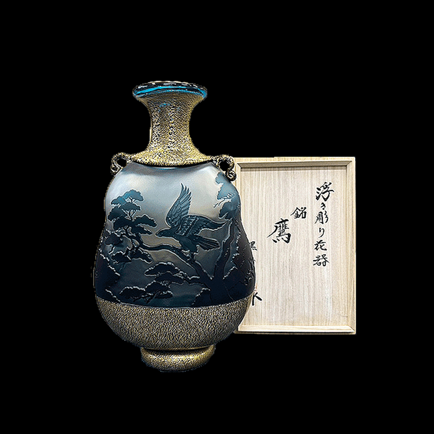 浮き彫り花器 銘 鷹 | 黒木国昭 買取・作品 | ガラス、骨董品・古美術