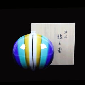 耀彩線文壺